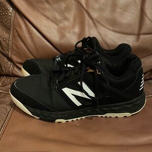 New Balance Mens Black & White Fresh Foam 4000 V4 Baseball Turf Shoes